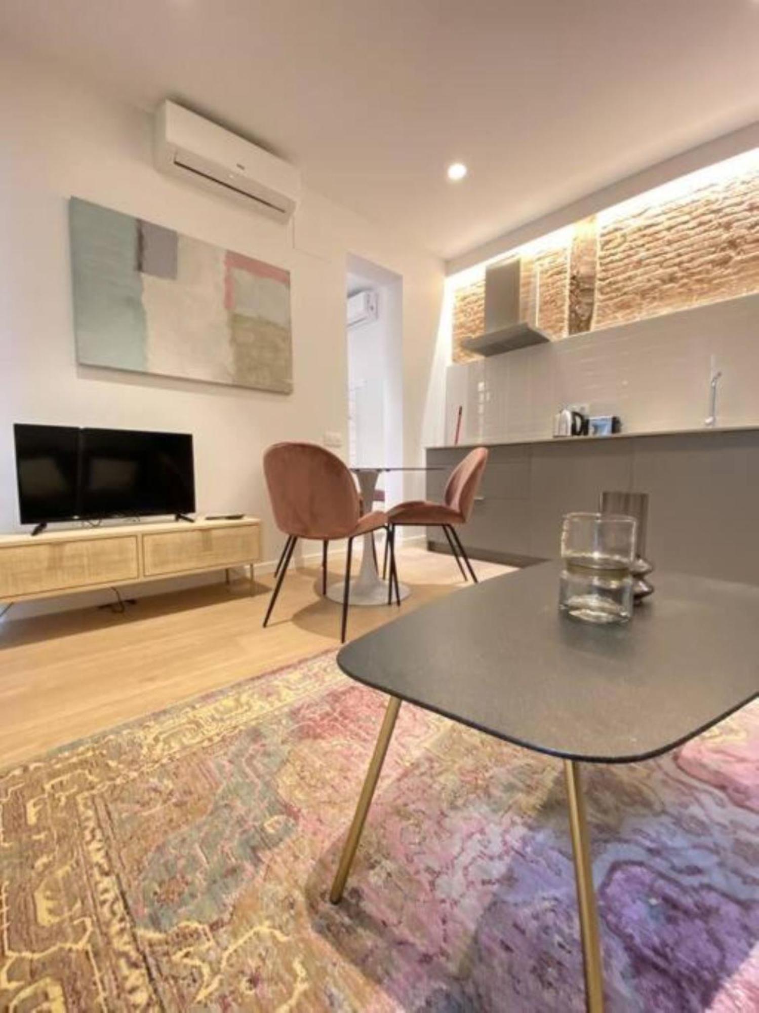 Apartamentos En La Latiina Madrid Kültér fotó